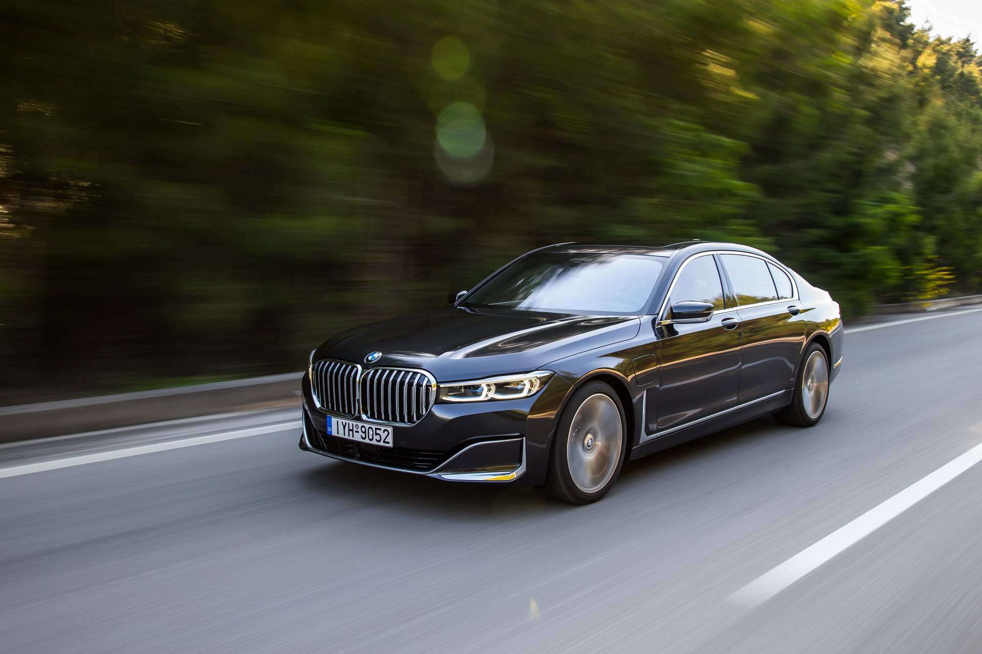 New Spy Shots of BMW's i7 Electric Sedan - The Next Avenue