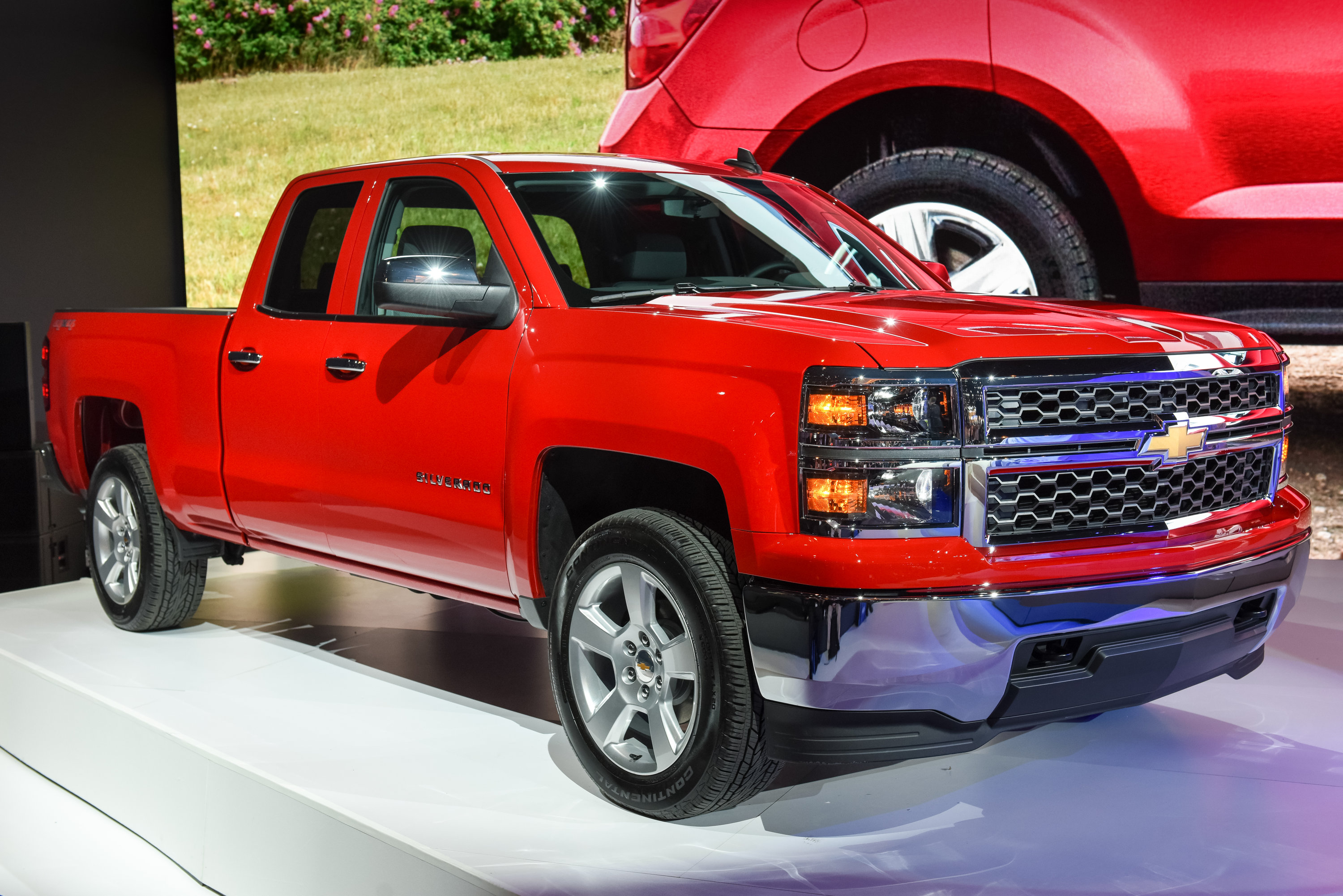 2015 Chevrolet Silverado Custom is a Capable Workhorse With a Dash of