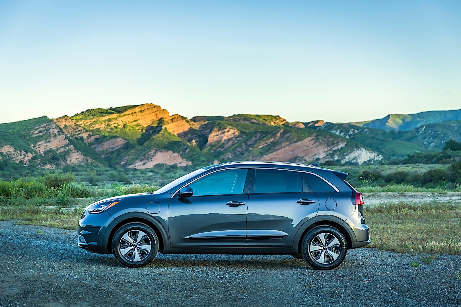 KIA Niro Plug-In Hybrid Specs & Photos - 2018, 2019, 2020, 2021, 2022